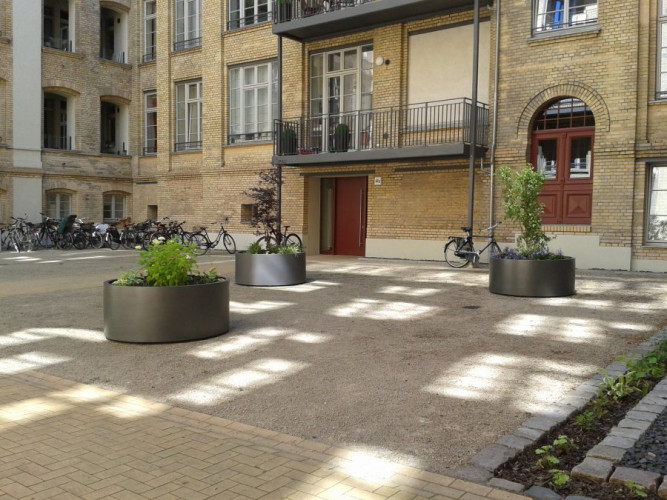Blumentöpfe mit Metallic-Design